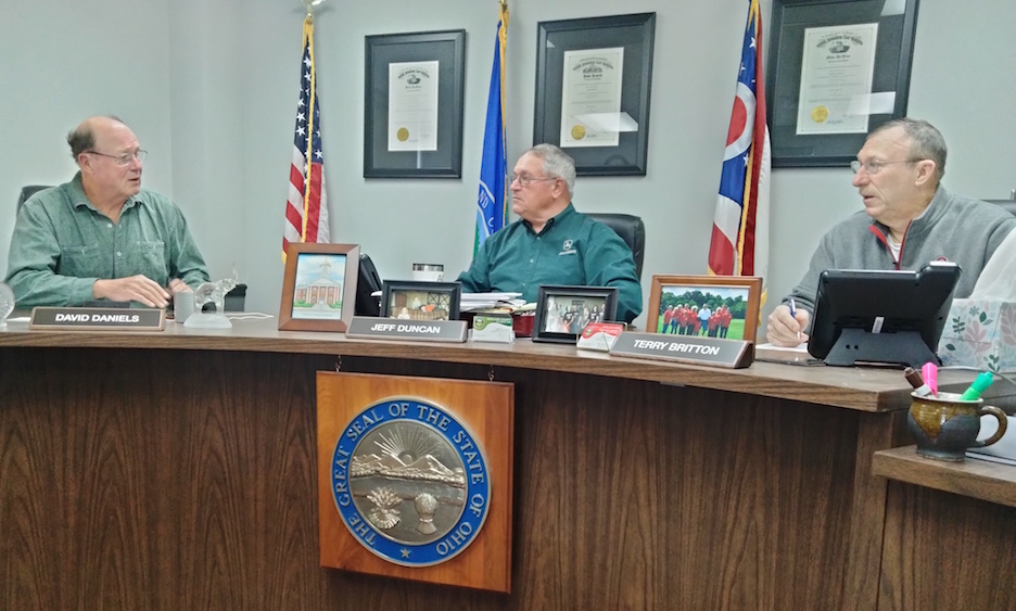Commissioners approve $1 per hour pay increase for county employees in ...